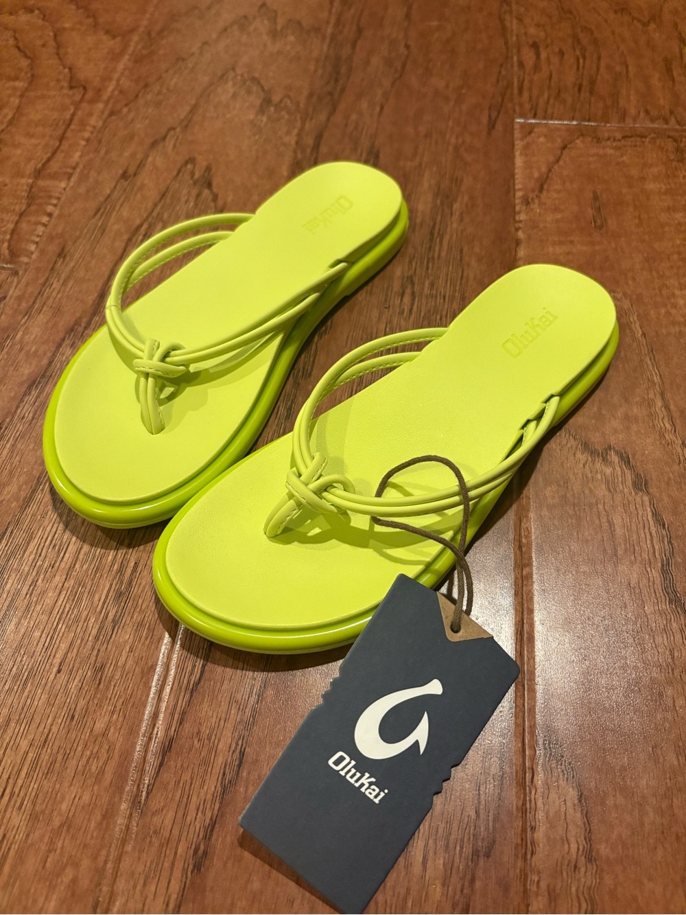 NEW OluKai Aka Flip Flop Size 5 Citron